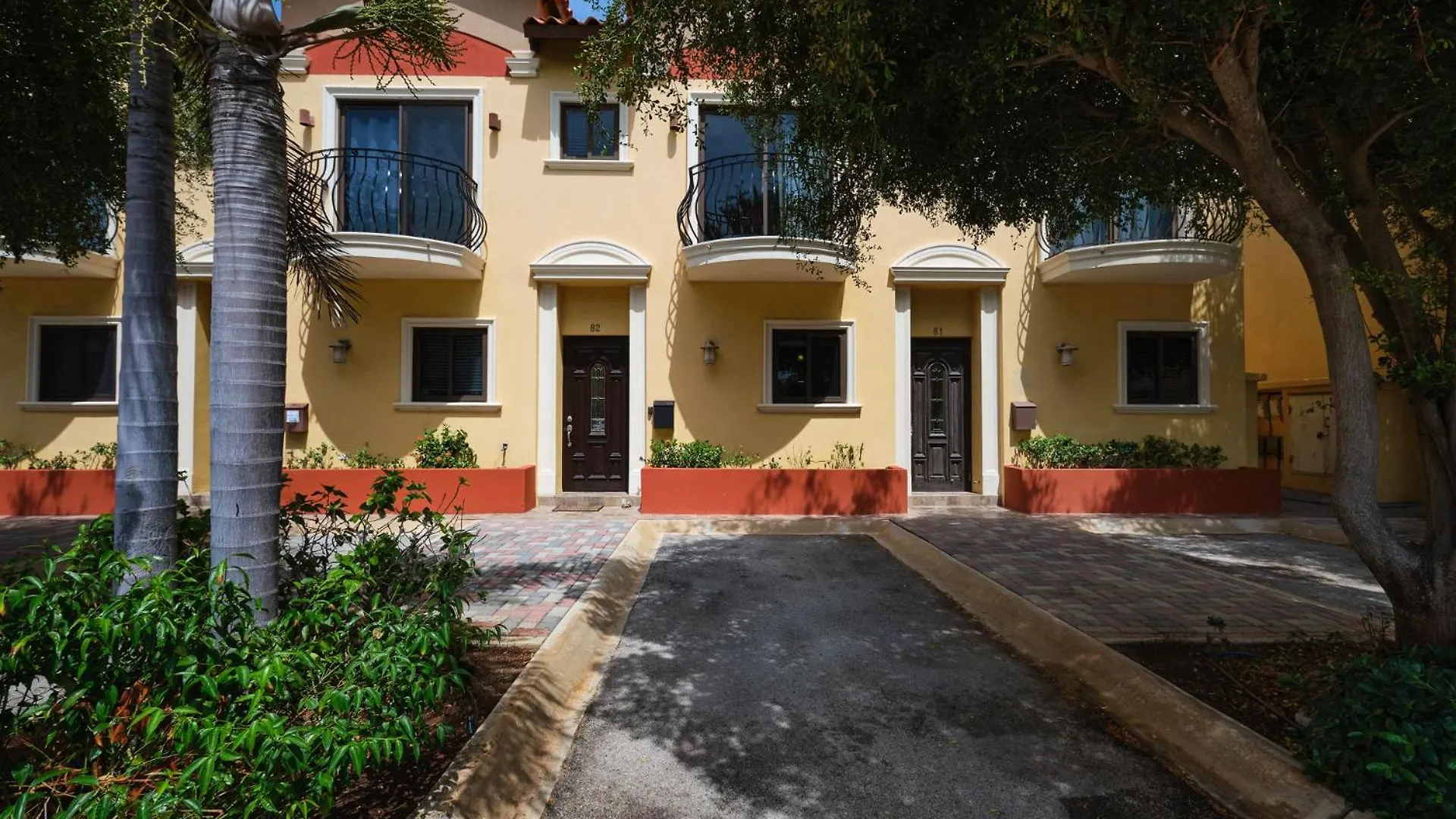 3 Minutes From Best Beaches In Aruba! Luxury Tropical Townhouse At Gold Coast Aruba Villa Palm Beach