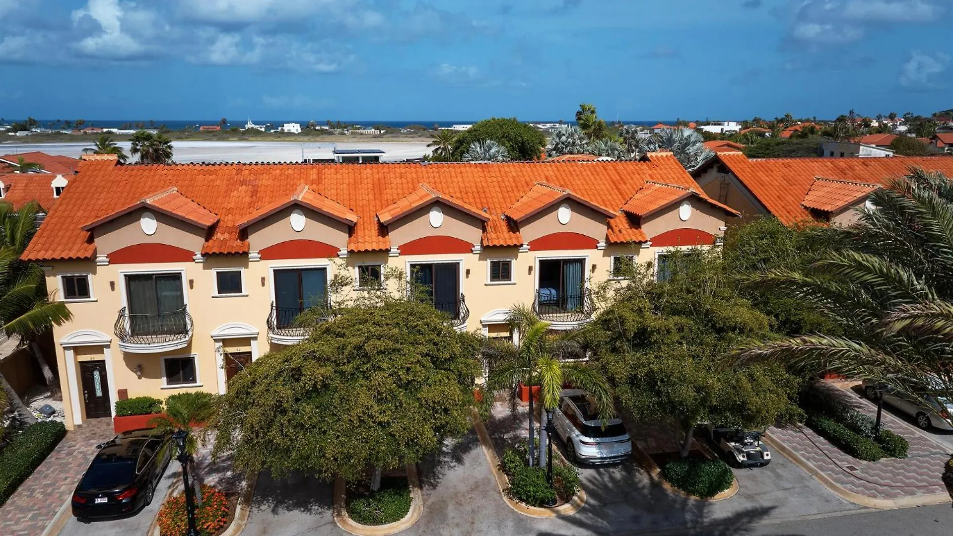3 Minutes From Best Beaches In Aruba! Luxury Tropical Townhouse At Gold Coast Aruba Villa Palm Beach