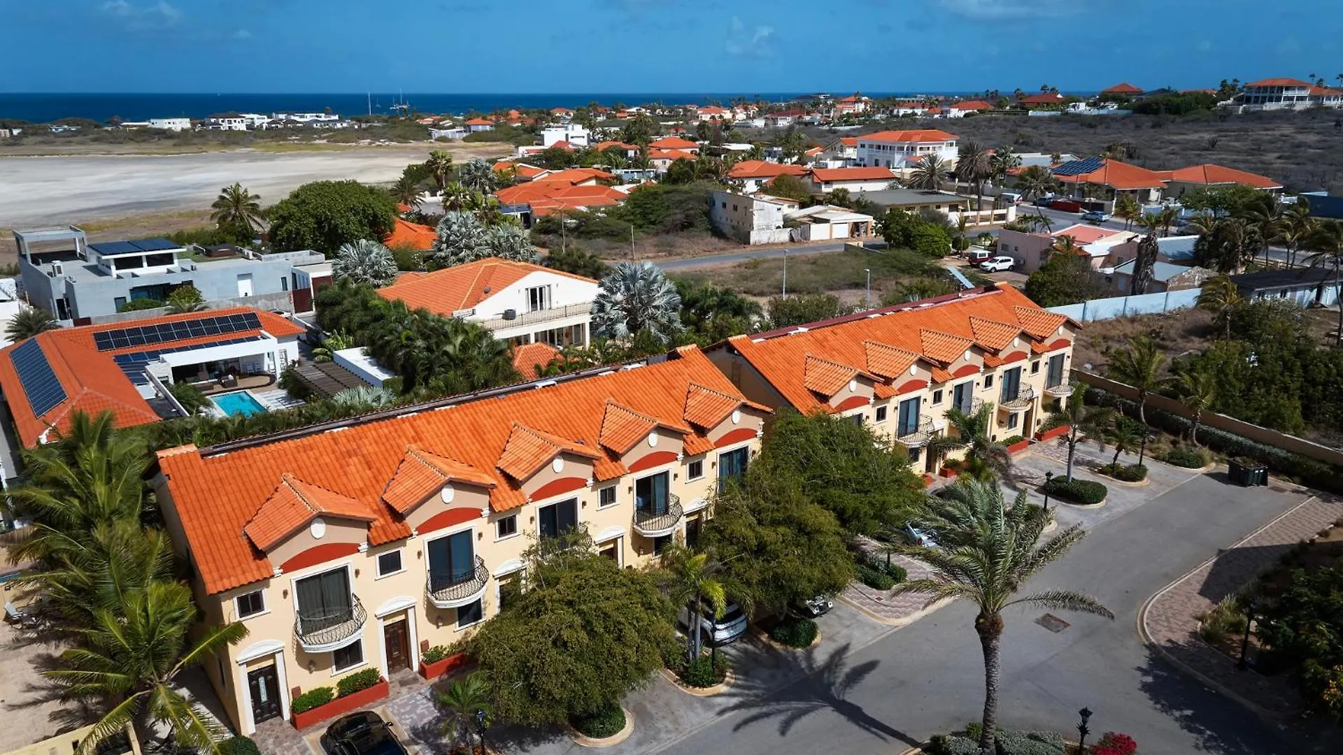 3 Minutes From Best Beaches In Aruba! Luxury Tropical Townhouse At Gold Coast Aruba Villa Palm Beach Aruba