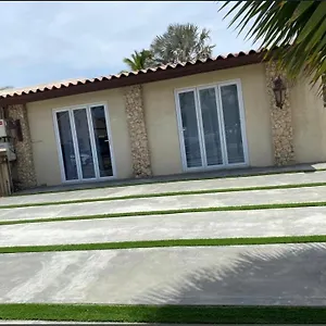 Apartamento White Sands Apartments, 3 Minutes Walking To The Beach, Palm Beach